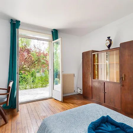 Cozy House With Garage & Large Garden, Paris Center 30min Rer A, Orly Airport Holiday home